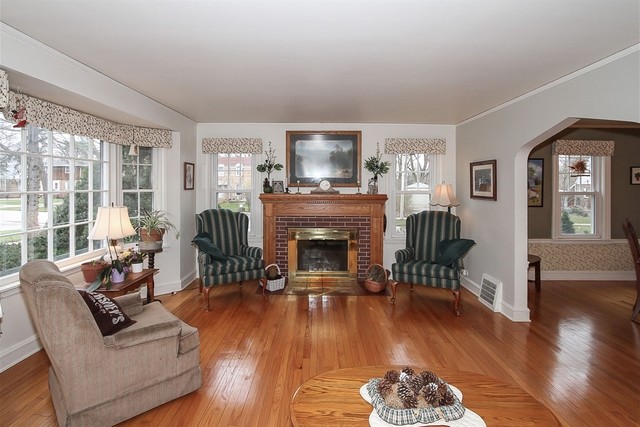 349 Harding Ave, Des Plaines, IL 60016 photo 3
