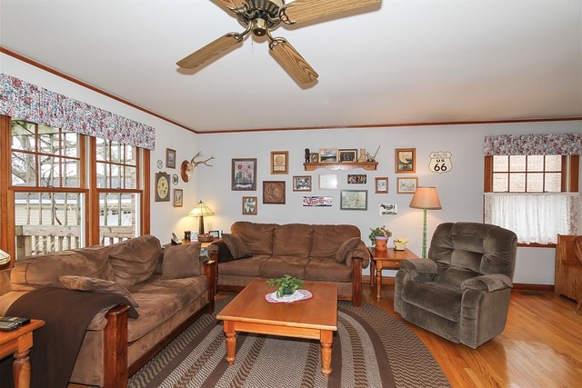 349 Harding Ave, Des Plaines, IL 60016 photo 9