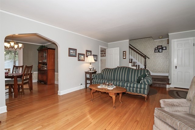 349 Harding Ave, Des Plaines, IL 60016 photo 2