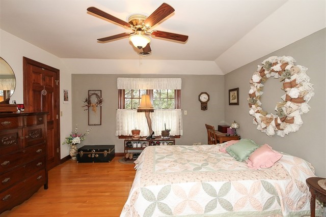 349 Harding Ave, Des Plaines, IL 60016 photo 11