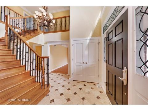 356 Trinity Ln, Oak Brook, IL 60523 photo 2