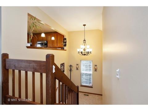 120 Springbrook Ct, Mchenry, IL 60050 photo 2