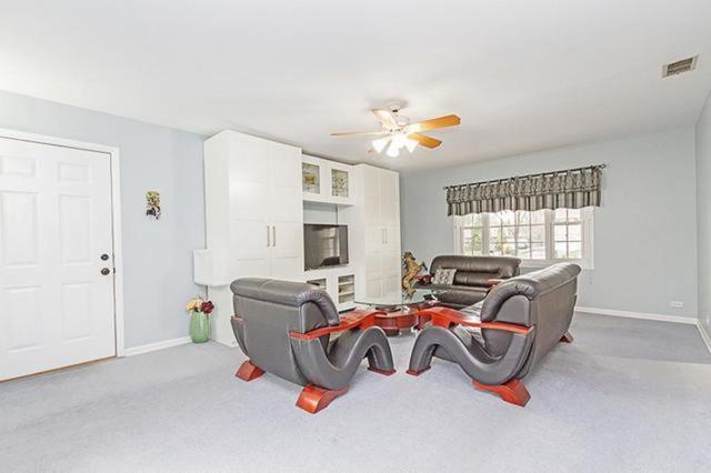 585 Hillcrest Ct, Hoffman Estates, IL 60169 photo 15