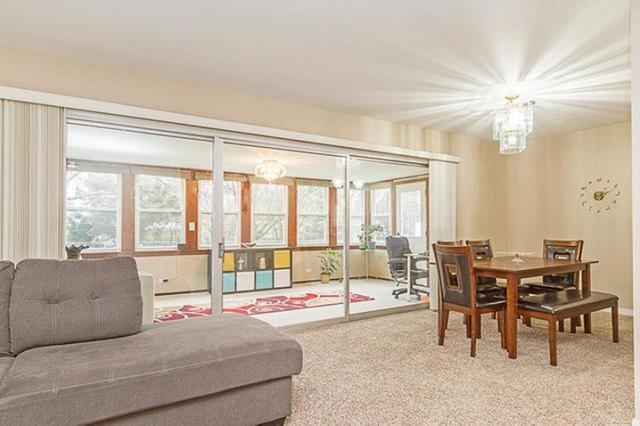 585 Hillcrest Ct, Hoffman Estates, IL 60169 photo 7