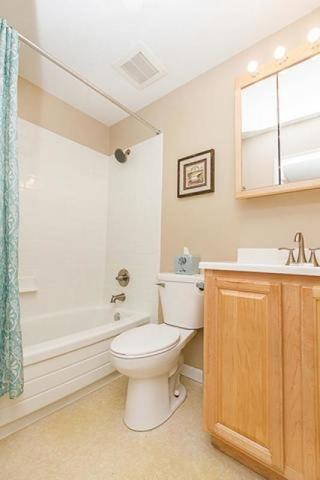 585 Hillcrest Ct, Hoffman Estates, IL 60169 photo 9