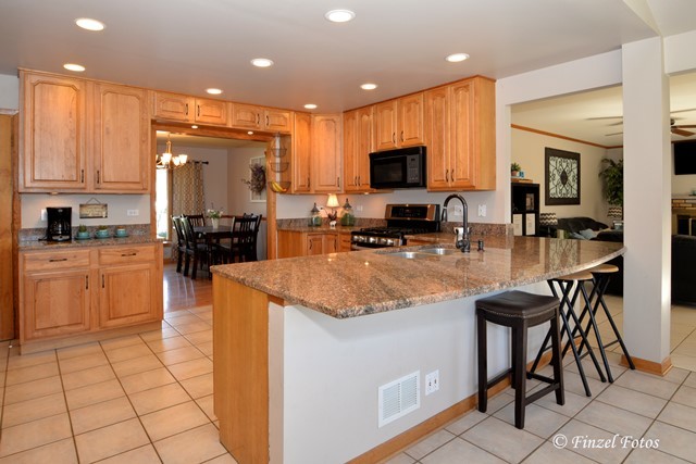 634 Gaslight Dr, Algonquin, IL 60102 photo 2