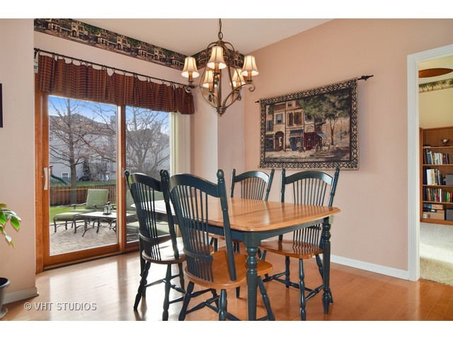 157 Primrose Ln, Bartlett, IL 60103 photo 5