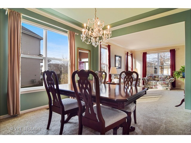 157 Primrose Ln, Bartlett, IL 60103 photo 3