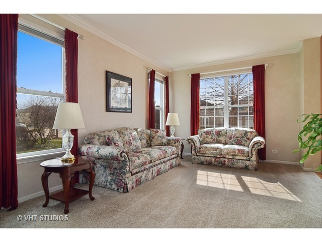 157 Primrose Ln, Bartlett, IL 60103 photo 2
