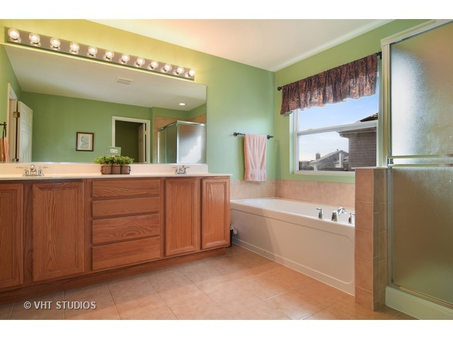 157 Primrose Ln, Bartlett, IL 60103 photo 11