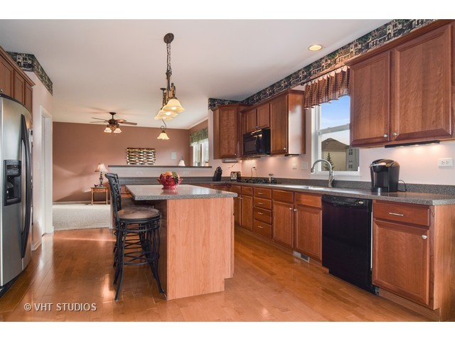 157 Primrose Ln, Bartlett, IL 60103 photo 4