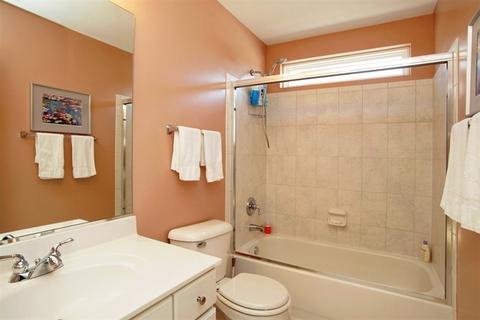 1575 Russell Dr, Hoffman Estates, IL 60192 photo 17