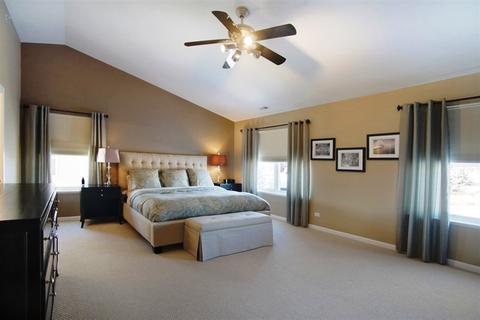 1575 Russell Dr, Hoffman Estates, IL 60192 photo 12