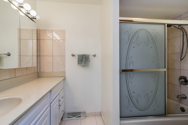 9371 N Hamlin Ave, Des Plaines, IL 60016 photo 9