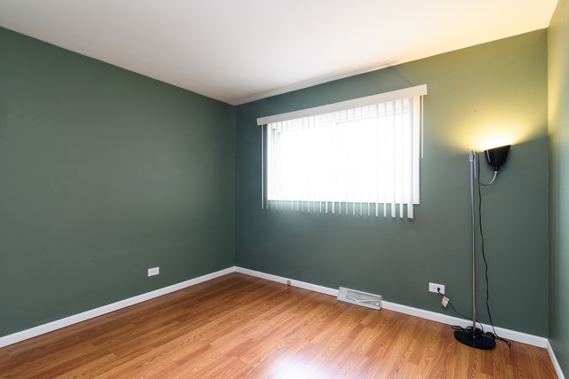 9371 N Hamlin Ave, Des Plaines, IL 60016 photo 7