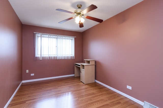 9371 N Hamlin Ave, Des Plaines, IL 60016 photo 8