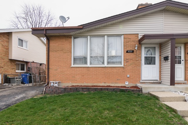 9371 N Hamlin Ave, Des Plaines, IL 60016 photo 1