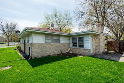 1026 Huron Dr, Elgin, IL 60120 photo 4