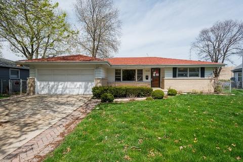 1026 Huron Dr, Elgin, IL 60120 photo 2