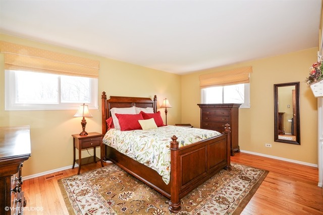 2236 Kingston Dr, Wheaton, IL 60189 photo 9