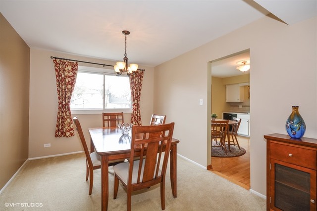 2236 Kingston Dr, Wheaton, IL 60189 photo 4