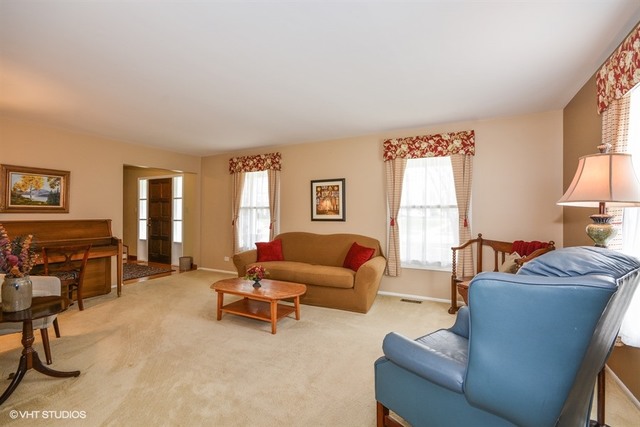 2236 Kingston Dr, Wheaton, IL 60189 photo 3