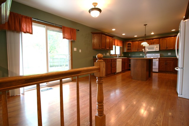 402 E Church St, Minooka, IL 60447 photo 3