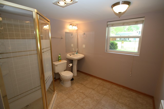 402 E Church St, Minooka, IL 60447 photo 9