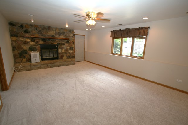 402 E Church St, Minooka, IL 60447 photo 8