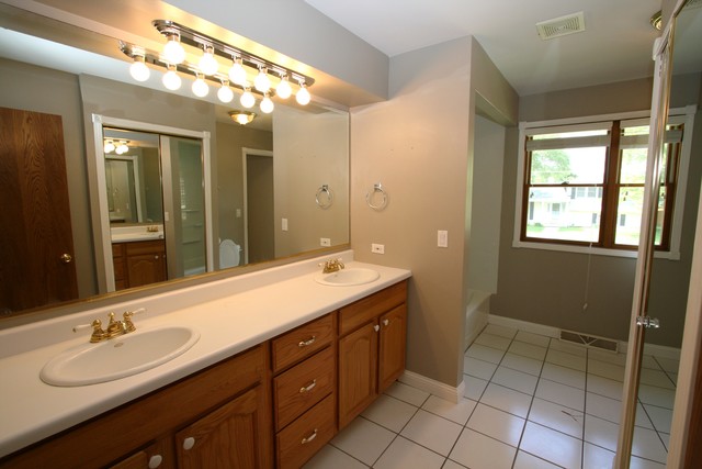 402 E Church St, Minooka, IL 60447 photo 13