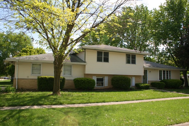 402 E Church St, Minooka, IL 60447 photo 1