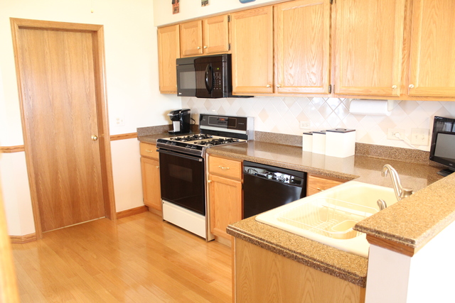 1178 Coldspring Rd, Elgin, IL 60120 photo 10