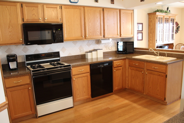 1178 Coldspring Rd, Elgin, IL 60120 photo 9
