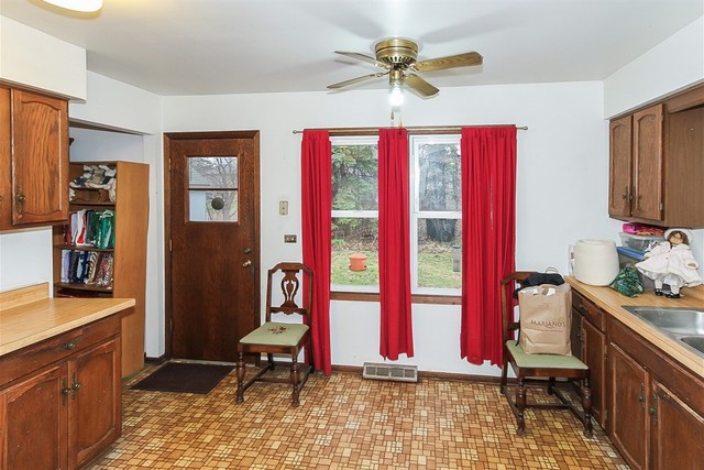 515 E Forest Ave, Des Plaines, IL 60018 photo 8