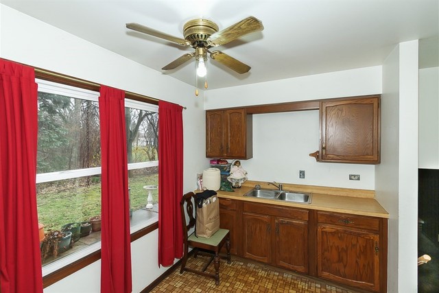 515 E Forest Ave, Des Plaines, IL 60018 photo 7