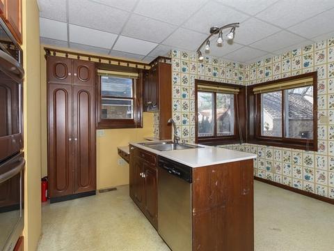 4 S Commonwealth Ave, Elgin, IL 60123 photo 8