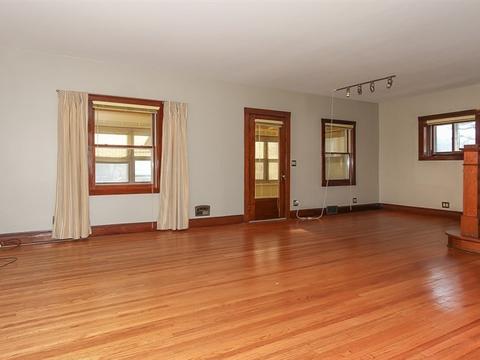 4 S Commonwealth Ave, Elgin, IL 60123 photo 7