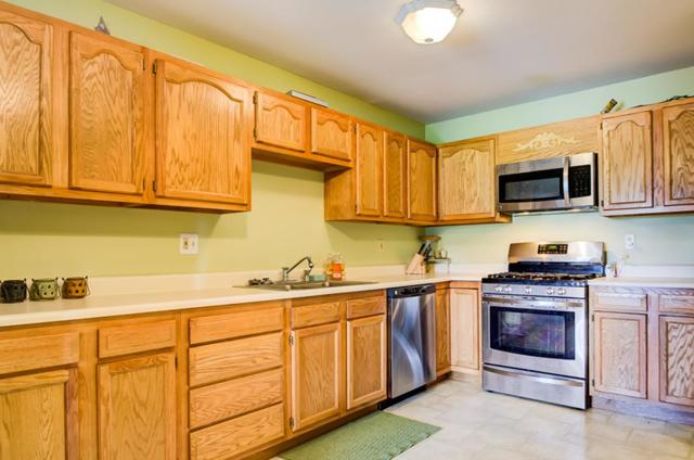 12 Cypress Sq, Elgin, IL 60123 photo 5