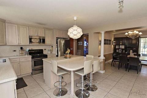 515 Greenview Ln, Wheeling, IL 60090 photo 10