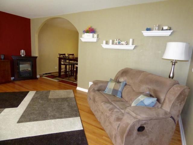 728 Evergreen Ln, Bartlett, IL 60103 photo 4