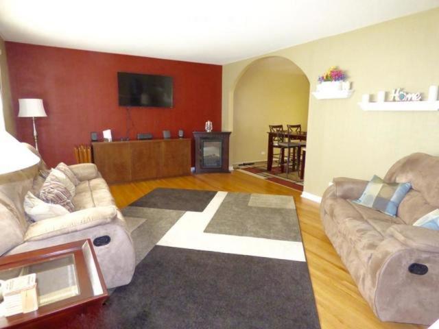 728 Evergreen Ln, Bartlett, IL 60103 photo 3