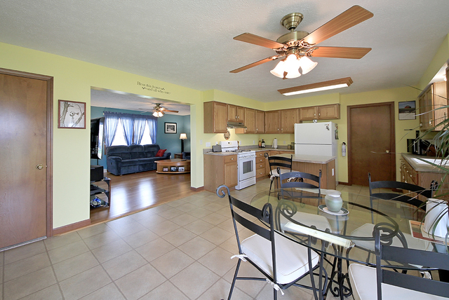 327 Elk St, Odell, IL 60460 photo 2