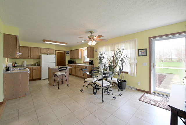327 Elk St, Odell, IL 60460 photo 3