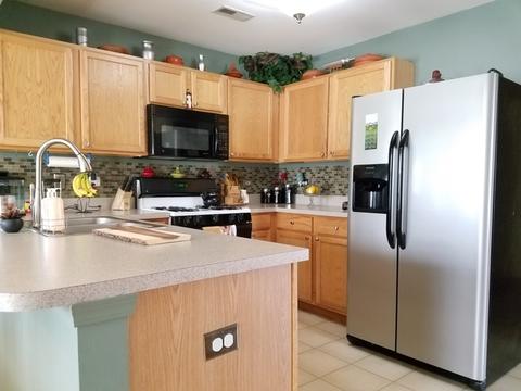 136 Eisenhower Dr, Oswego, IL 60543 photo 3