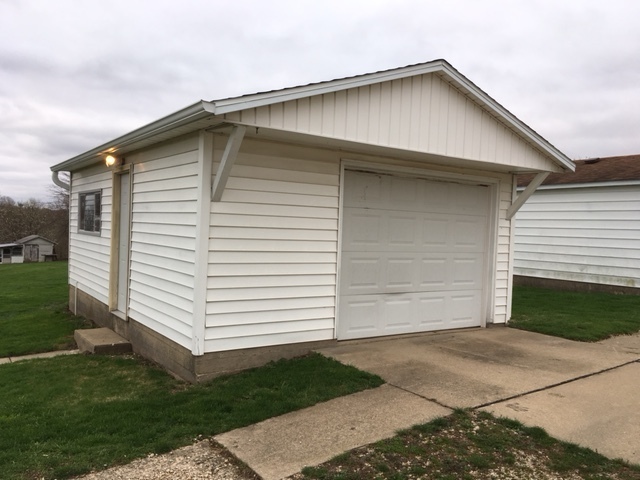 303 E Hennepin St, Mark, IL 61340 photo 3