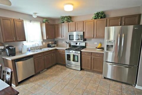 902 Donnelly Pl, Mchenry, IL 60050 photo 8