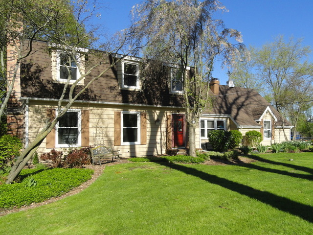10 S048 Leonard Dr, Willowbrook, IL 60527 photo 2