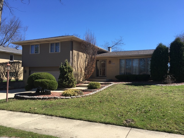 15409 Pine Dr, Oak Forest, IL 60452 photo 1