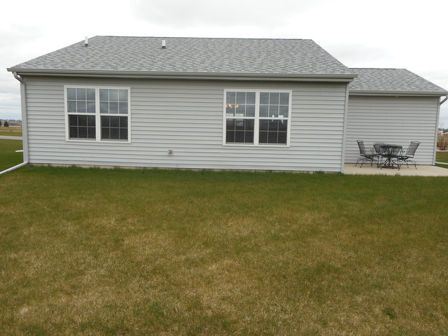 1108 Monroe Ave, Mchenry, IL 60050 photo 2
