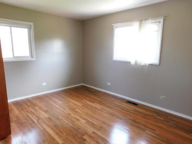 515 Amherst Ln, Hoffman Estates, IL 60169 photo 9